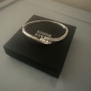 Bangle I worn for my wedding day now no longer wear my loss your gain